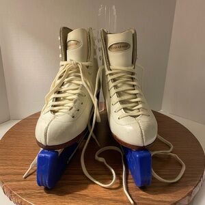Riedell Figure Ice Skates White Leather Wilson Excel Blades w Guards 13 Youth